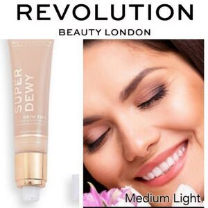 Revolution Beauty Super Dewy Skin Tint Tinted Moisturizer